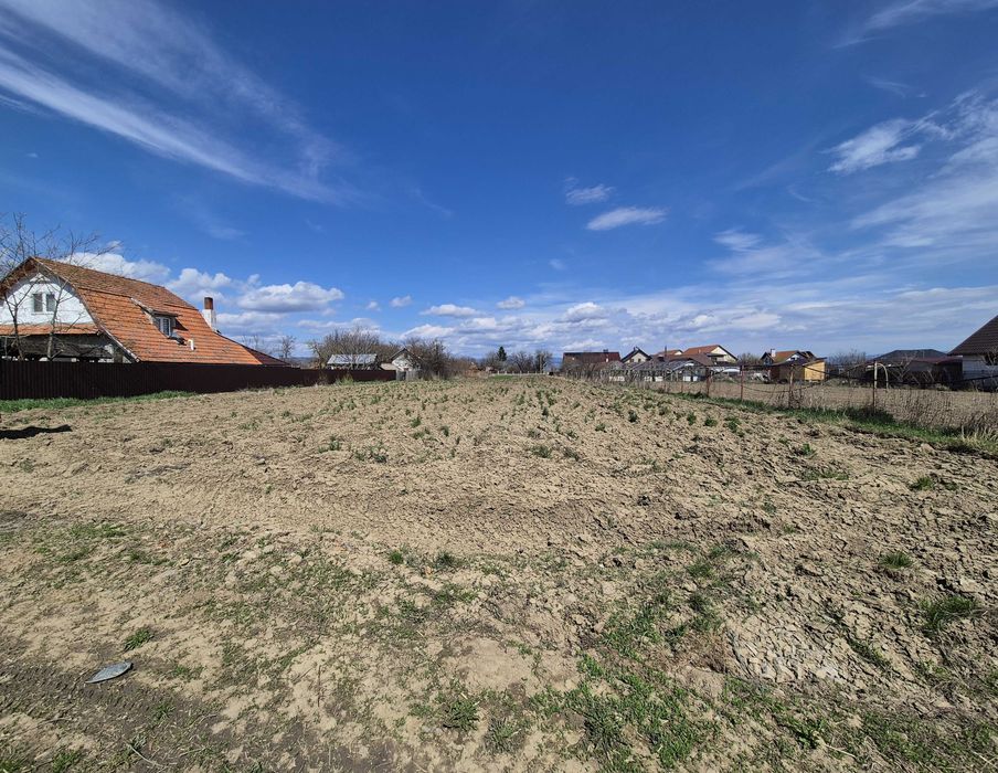 Teren intravilan de vanzare,  4300 mp, front dublu, zona rezidentiala - Targu Secuiesc