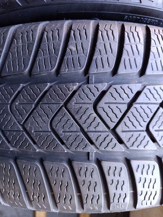 Anvelope de iarnă 225 60 18 Pirelli Runflat* dot 2022