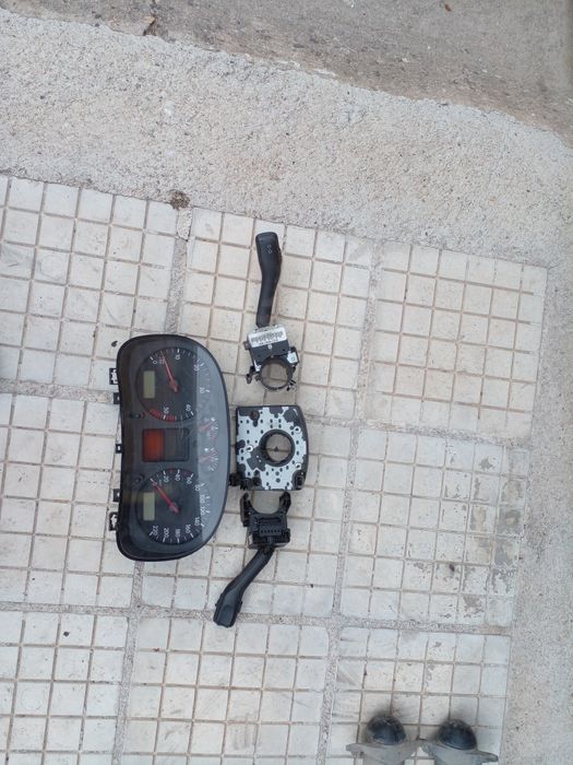 Фоцваген голф 4 на части на части 90коня град Перущица 1.9 90коня