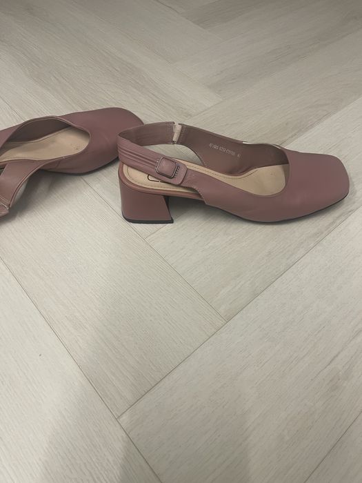 Женская обувь в хорошем состоянии кожа