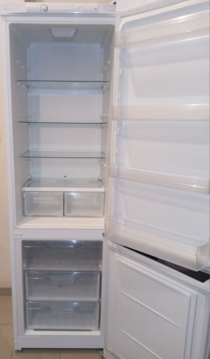 Продам холодильник  indesit
