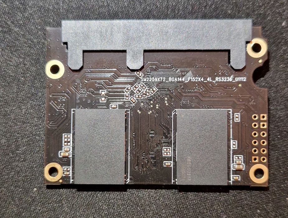 1TB SD 2.5 Sata 3 SSD !НЕ РАБОТИ!