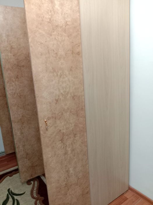 Продаётся спальный гарнитур, бежевого цвета.