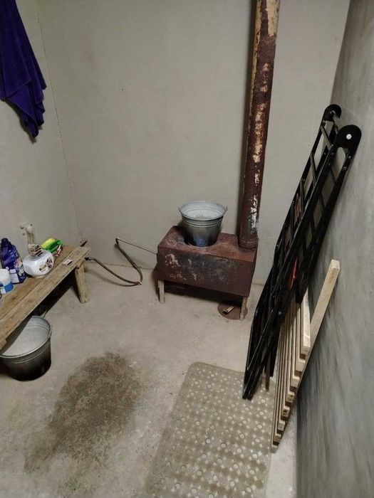 Кармана тумани Кумушкон МФЙ йулни устида ховли сотилади зур нархда