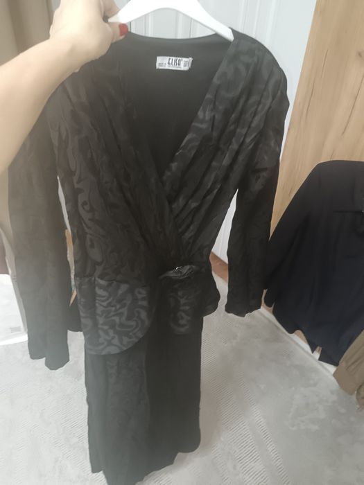 Платье новое продаю