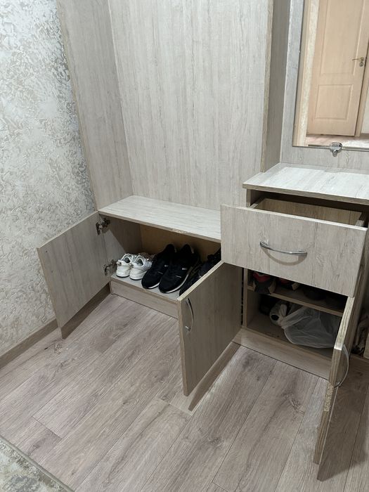 шкаф в прихожую комнату