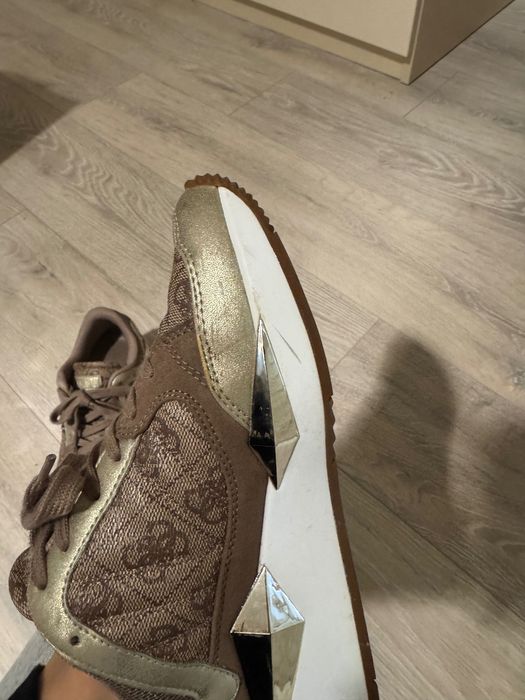 Дамски обувки/маратонки Guess