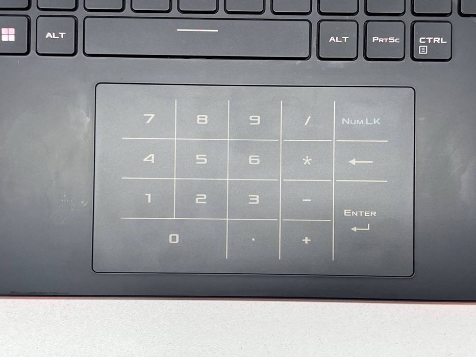 Asus Rog Strix SCAR 15 USA, RTX 3080 Ryzen 9 5900HX, 300 Hz, 15.6 dyum