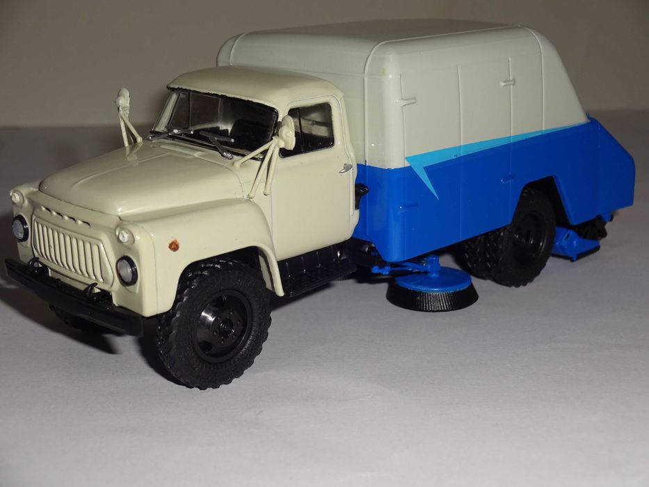 Масштабные модели 1/43 продам.