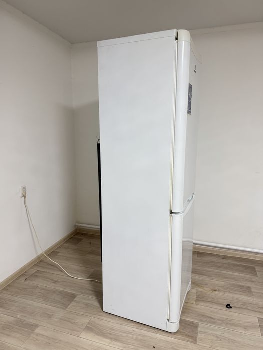 Холодильник б/у indesit