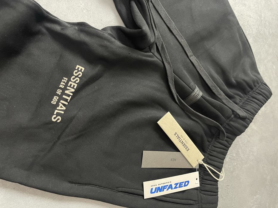 Pantaloni Essentials