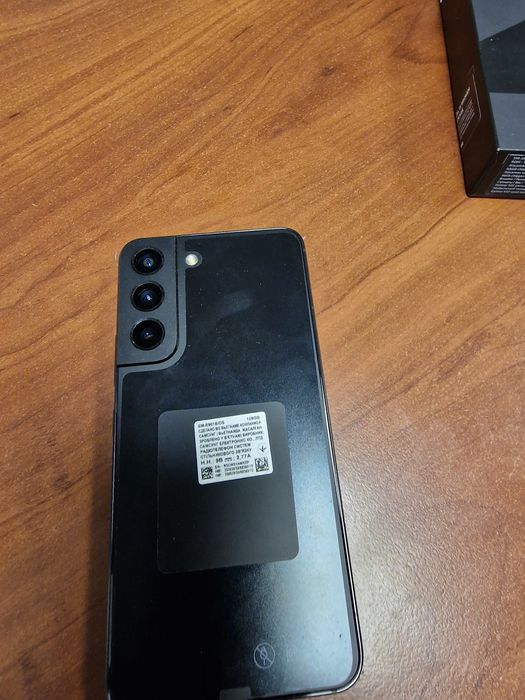 Продам Samsung S22 черный