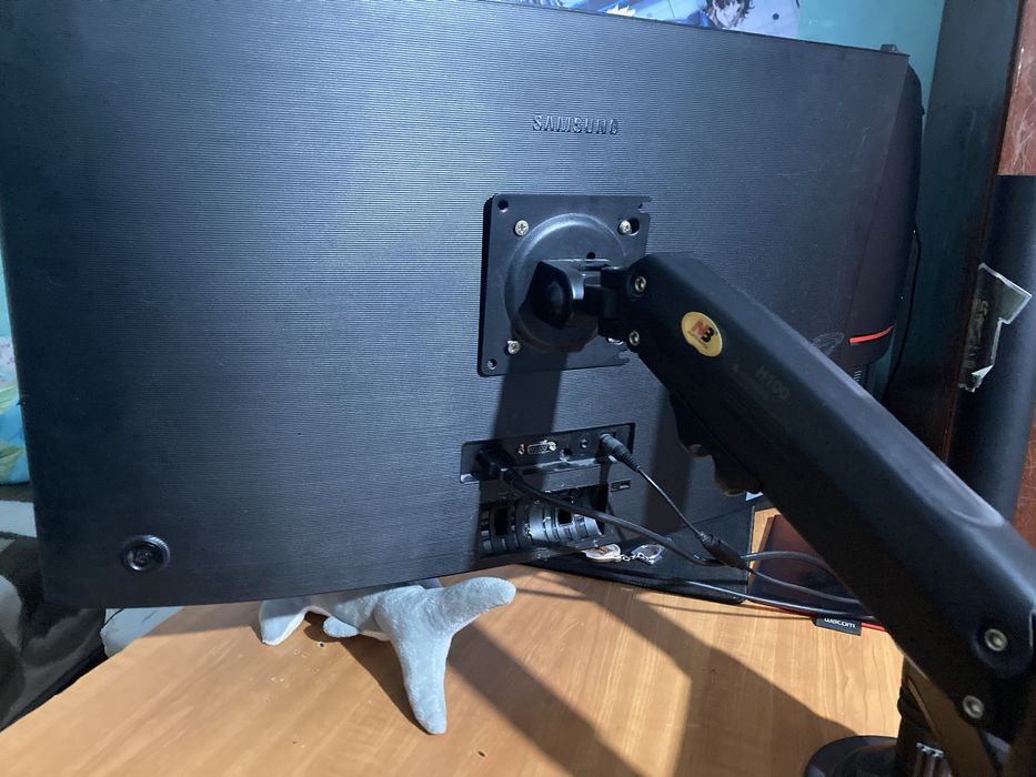 монитор + кронштейн