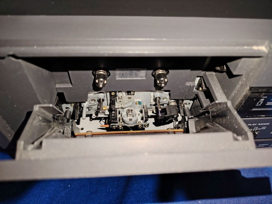 GoldStar model FK-675 deck, defect.