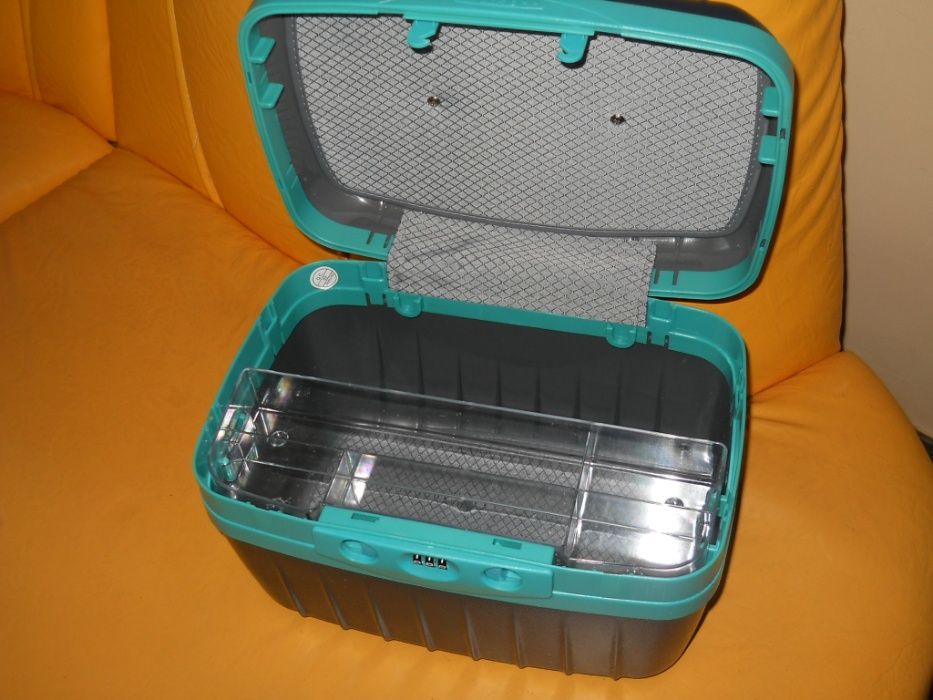 Geanta cosmetice noua