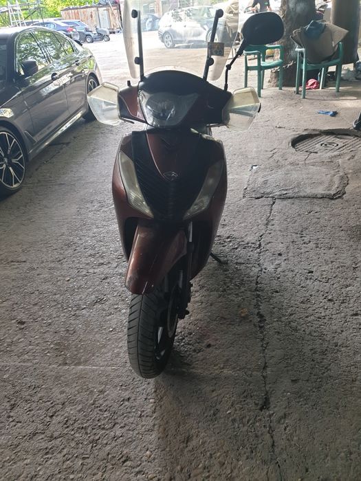 Скутер Honda sh125