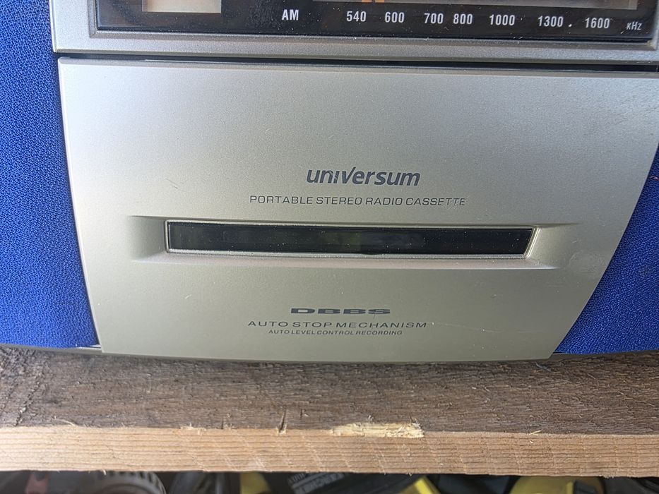 Vand 2 radiocasetofoane Grundig si Universum