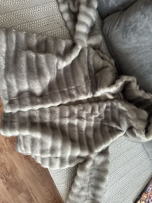 Продам новую эко шубу