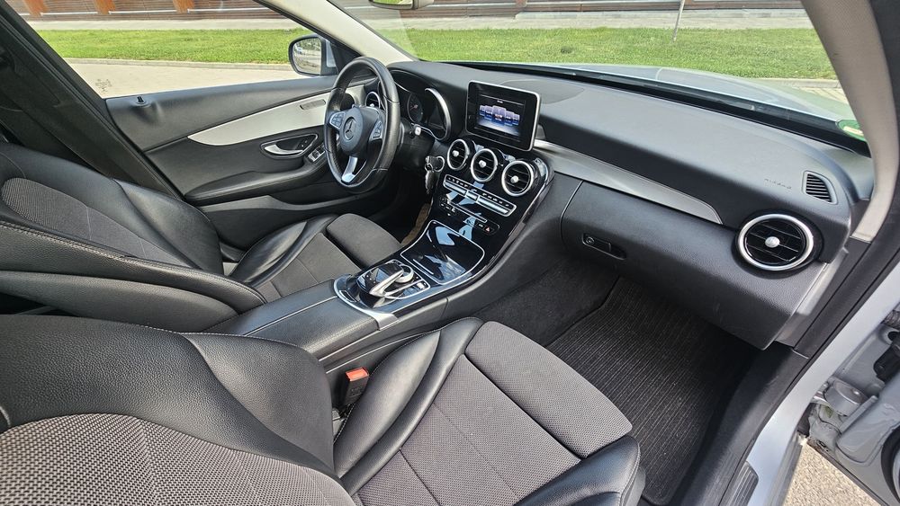 Mercedes-Benz C 250 CGI Avantgarde 2.0 Benzina 211 Cp fabricatie 2017