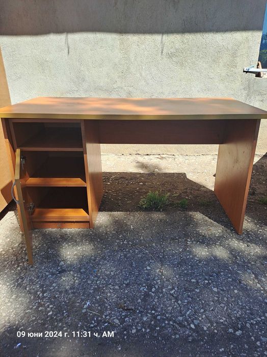 Продавам офис обзавеждане