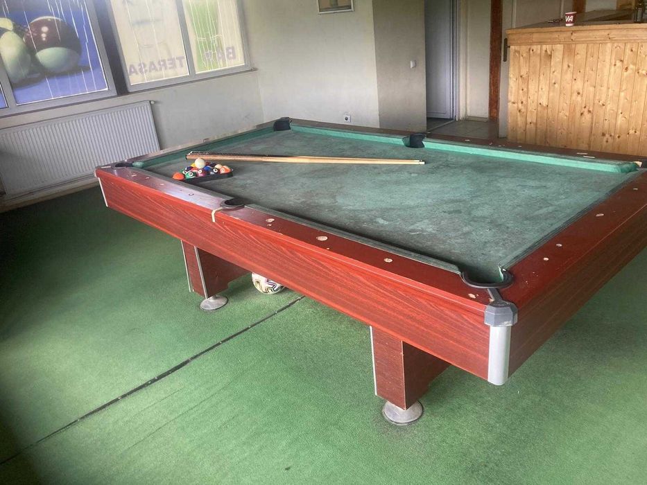 Vând masă de biliard, ideală pentru bar, sală de jocuri sau uz personal.