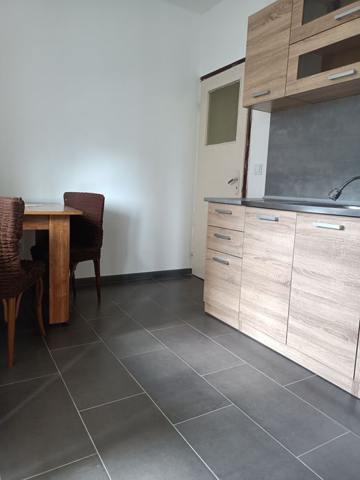 Дава се под наем Тристаен апартамент в Търговище, Боровец - 60 кв.м за 255 € - Снимка #1