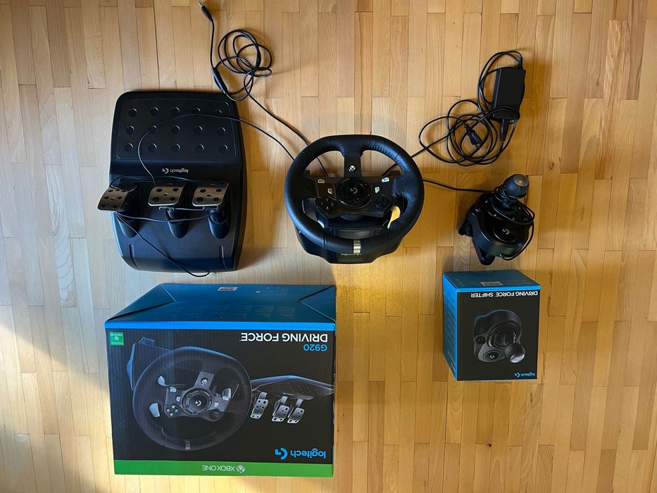 Logitech G920 Driving force Steering wheel + Shifter