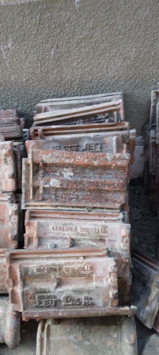 Vând 300 bucăți de țiglă