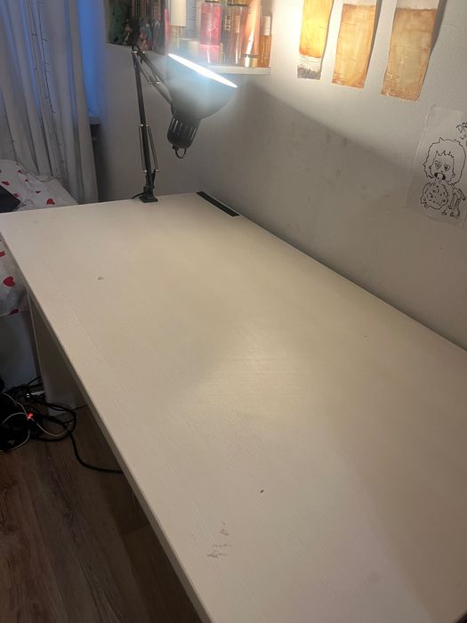 Стол письменный.