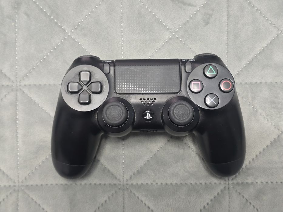 Vând PS 4 Pro, 1 Tb, ca nou