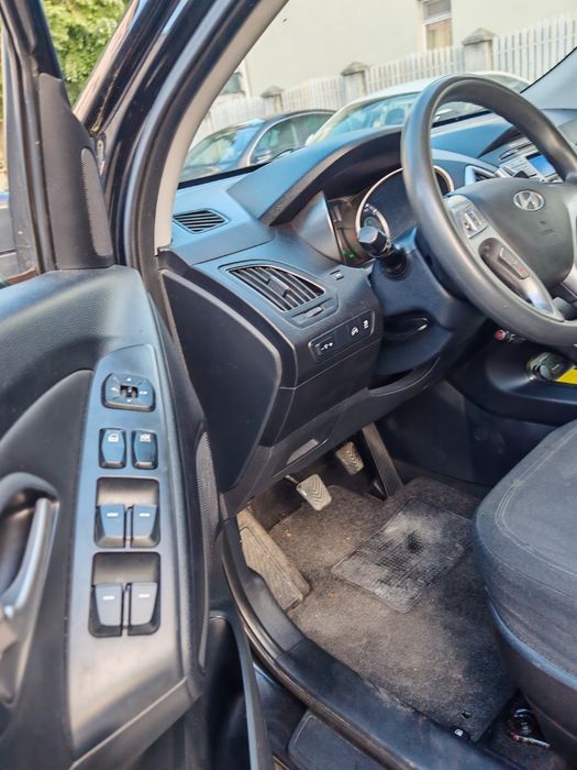 Hyundai IX 35.        .