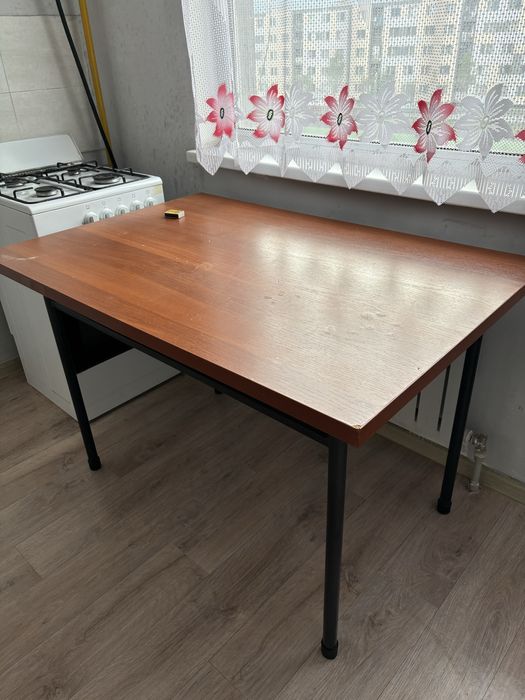 Кухонная мебель со столом