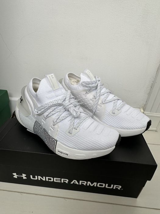 Женские кроссовки Under Armour