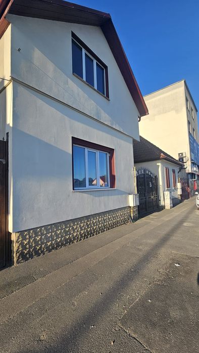 Închiriez casă 4 camere singur in curte, acces auto