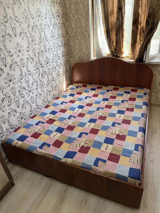Кровать двуспальная с матрасом