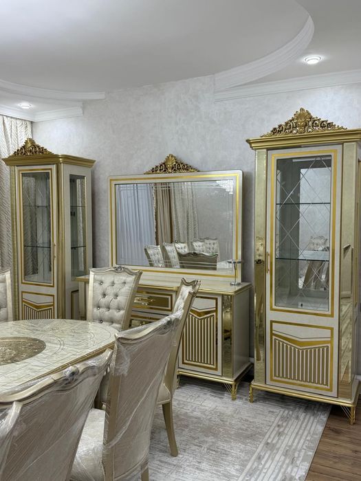 Продам сервант новое