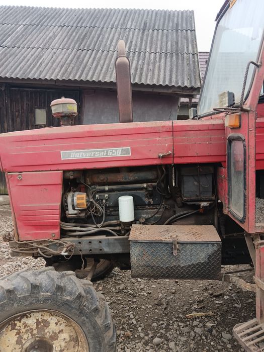 Tractor Universal 650