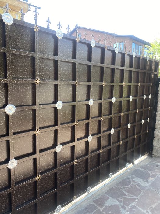 Покраска ворот, заборов.