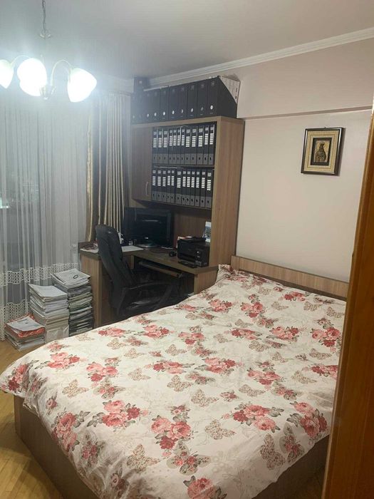 De vanzare apartament 4 camere