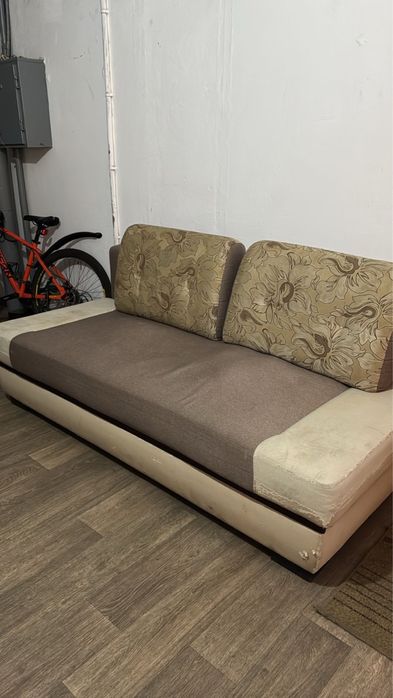 Продам диван в хорошем состоянии