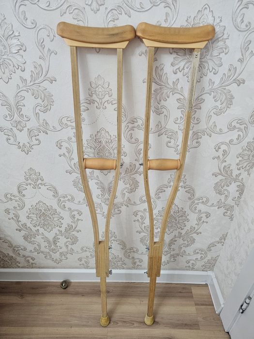 Продам срочно детские костыли