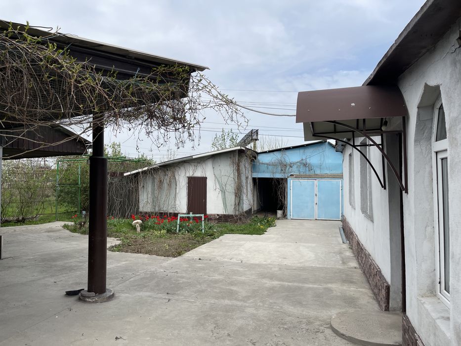 Дом с земельным учаском