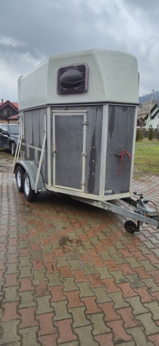 Vand sau schimb remorca cai