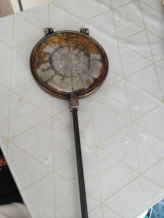 Продам вафельницу советскую