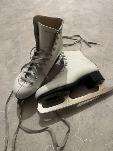 Продам фигурные коньки