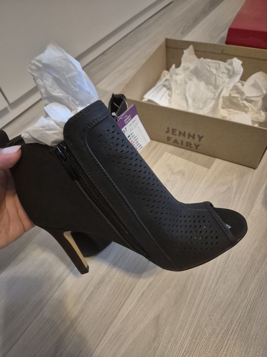 Pantofi eleganți toc 37