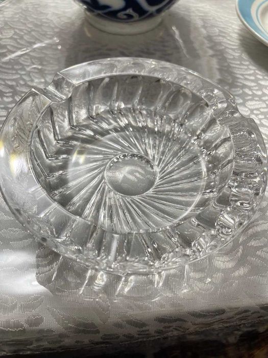 Продам разную посуду, вазочки