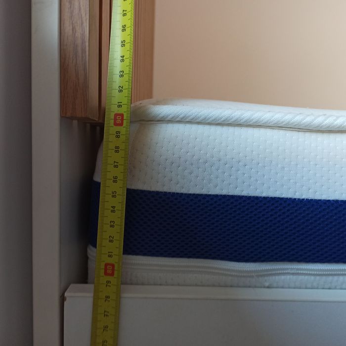 Vând pat adolescenti