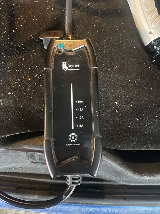 Продавам преносима зарядна станция за електромобил – 3.5 kW, 16A