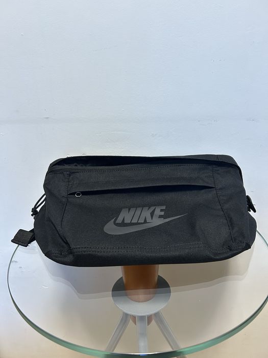 Чанта през кръст Nike